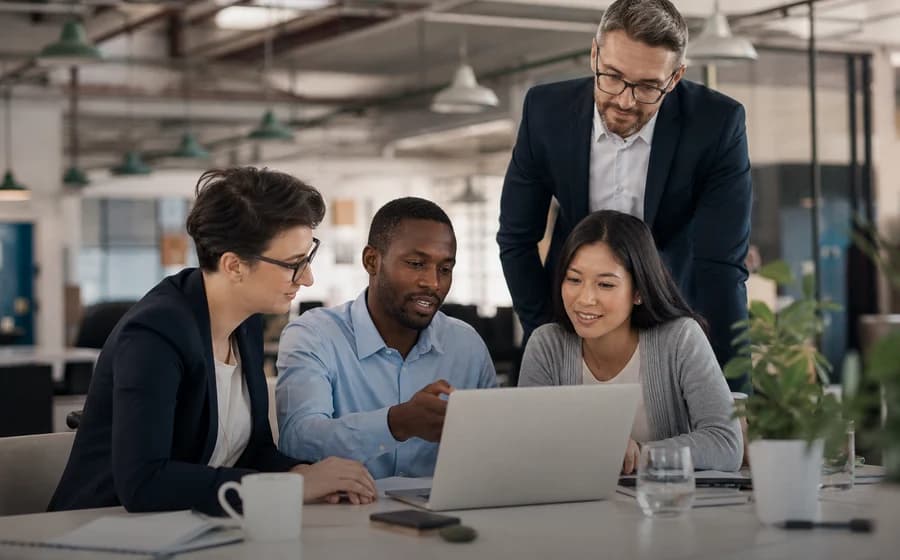 UK SaaS: Embedded Squad vs Agency Retainer